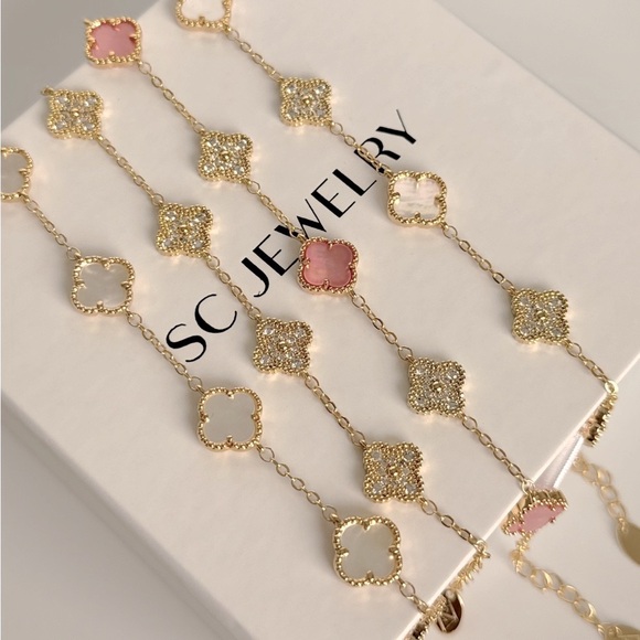 Petite Clover Bracelet Mother of Pearl & Real Zircon Luxury Jewelry - Picture 5 of 11